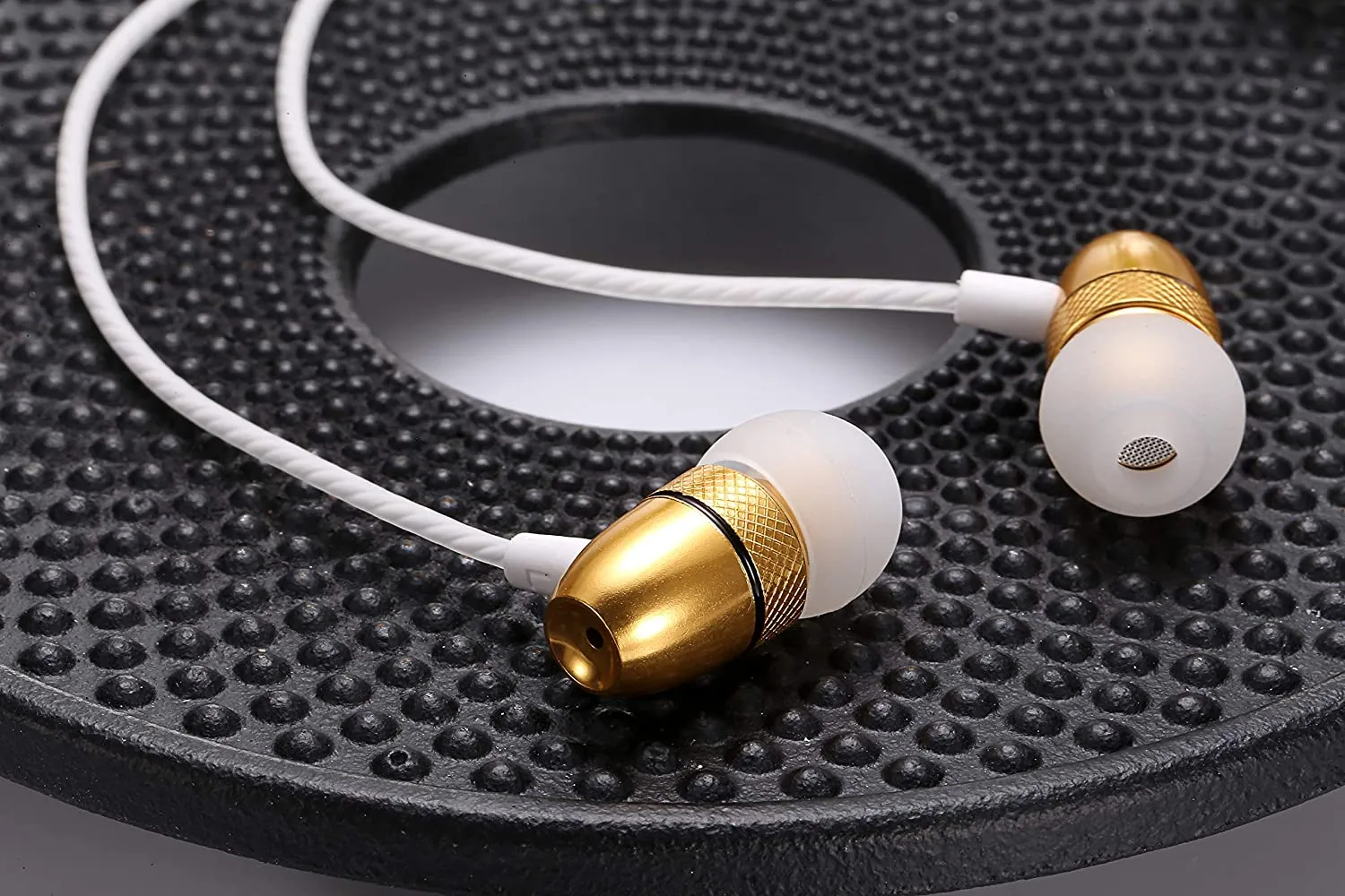 Betron ELR50 Noise Isolating Earphones Enhanced Bass Sound Compatible with iPhone iPad Samsung